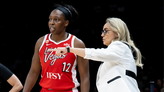chelsea-gray-becky-hammon-las-vegas-aces.png