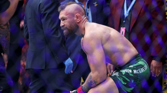 conor-mcgregor-329-crouch.jpg