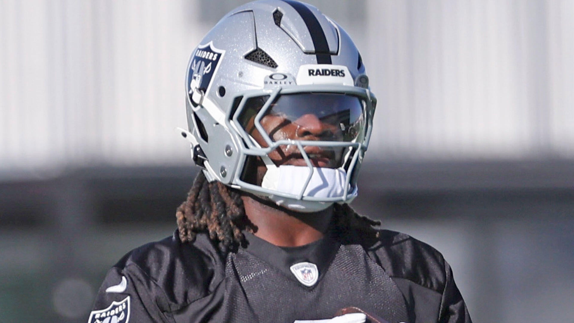 Raiders' Ashton Jeanty injured, helped off practice field after landing awkwardly