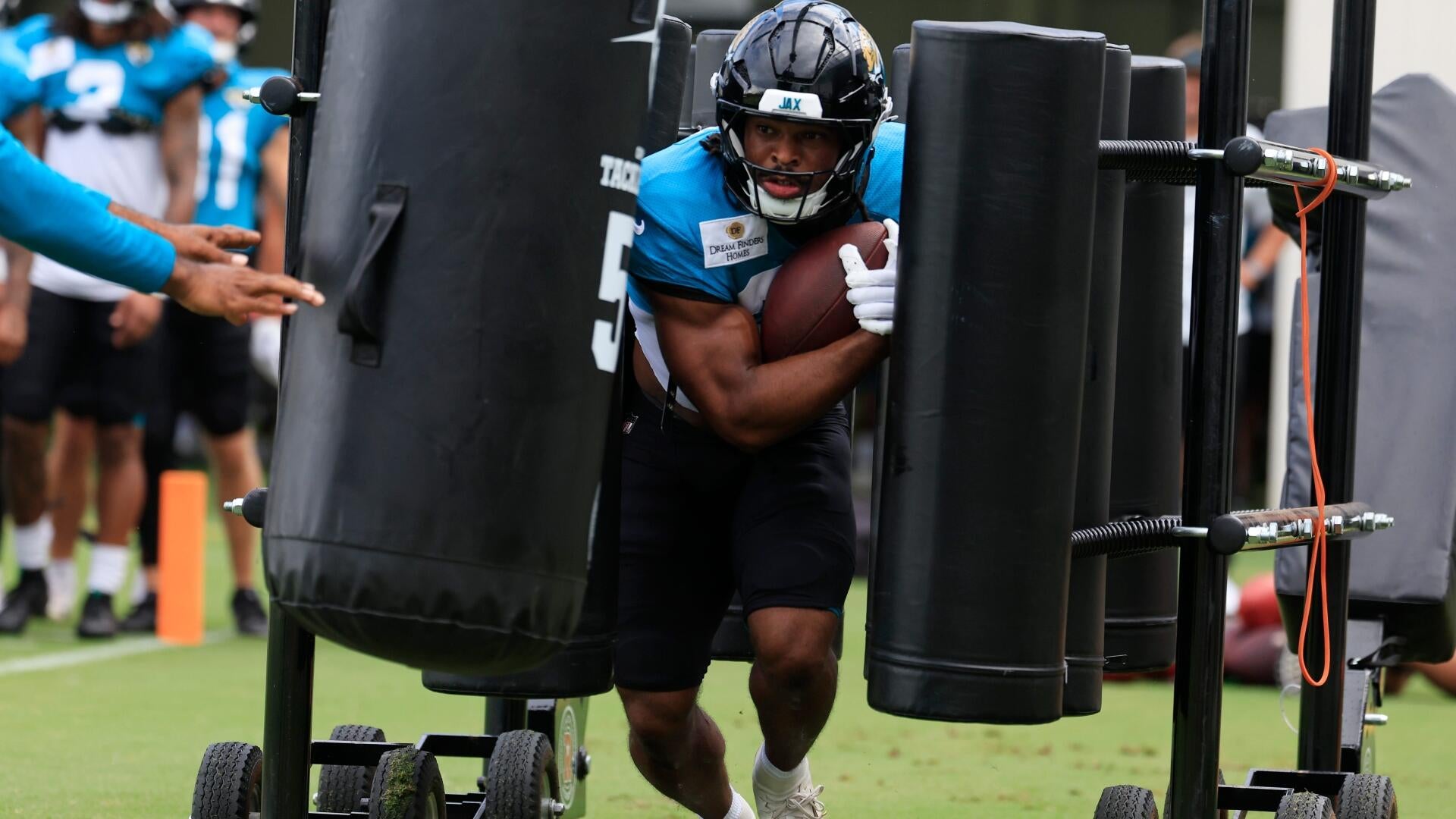 Fantasy football rankings 2026: Sleepers, breakouts, busts via model that called Daniel Jones' big year