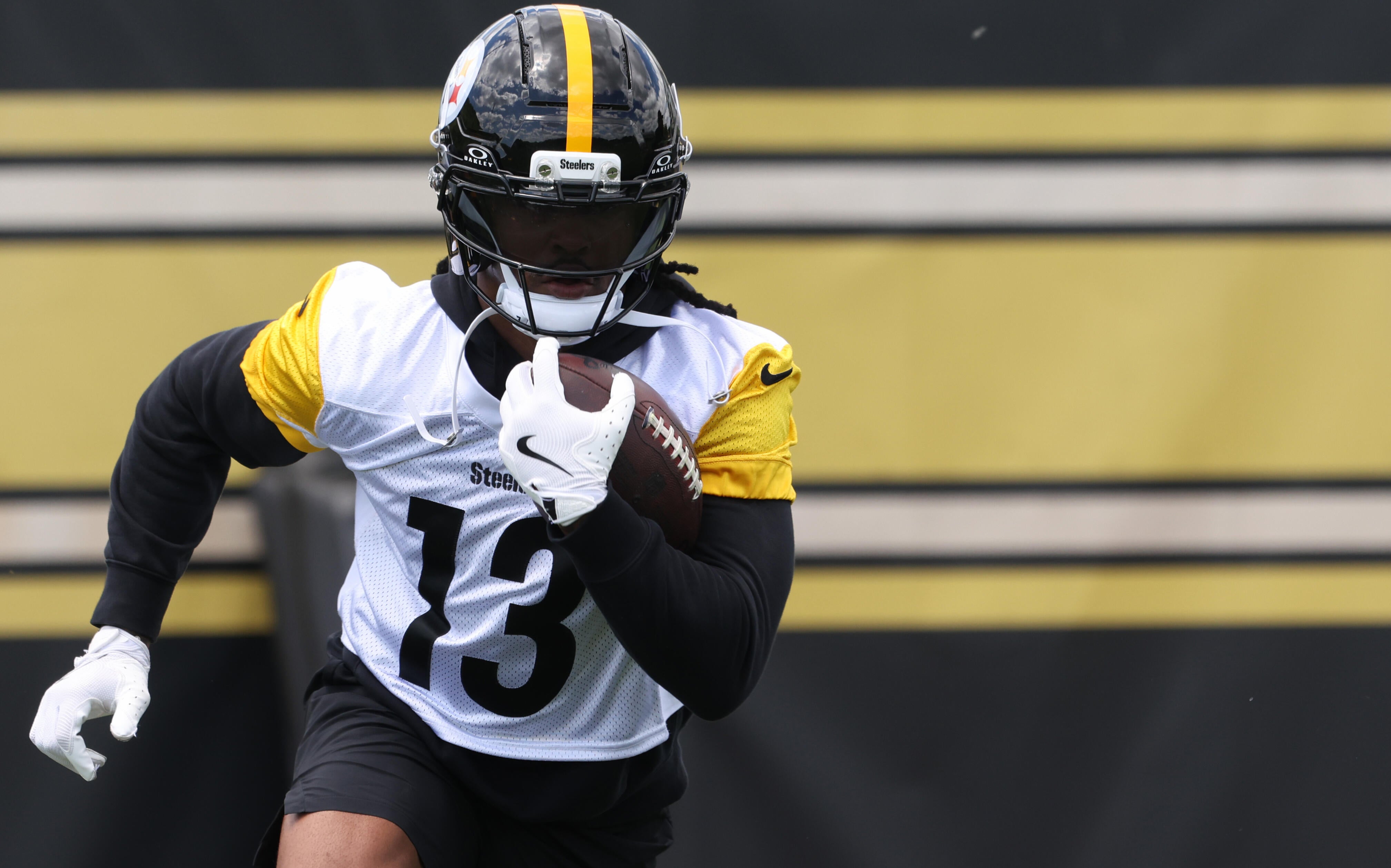 2026 Draft-A-Thon mock recap: Rico Dowdle anchors a Zero-RB gamble loaded with Fantasy upside