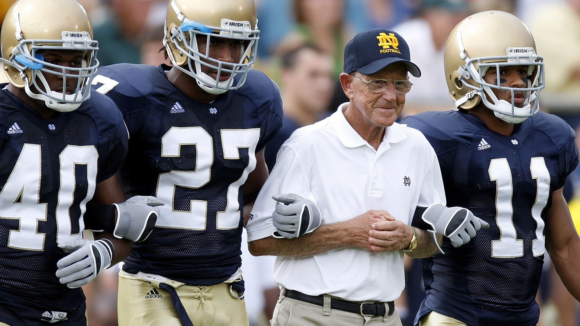 Notre Dame to honor the late Lou Holtz with helmet decal during 2026 season