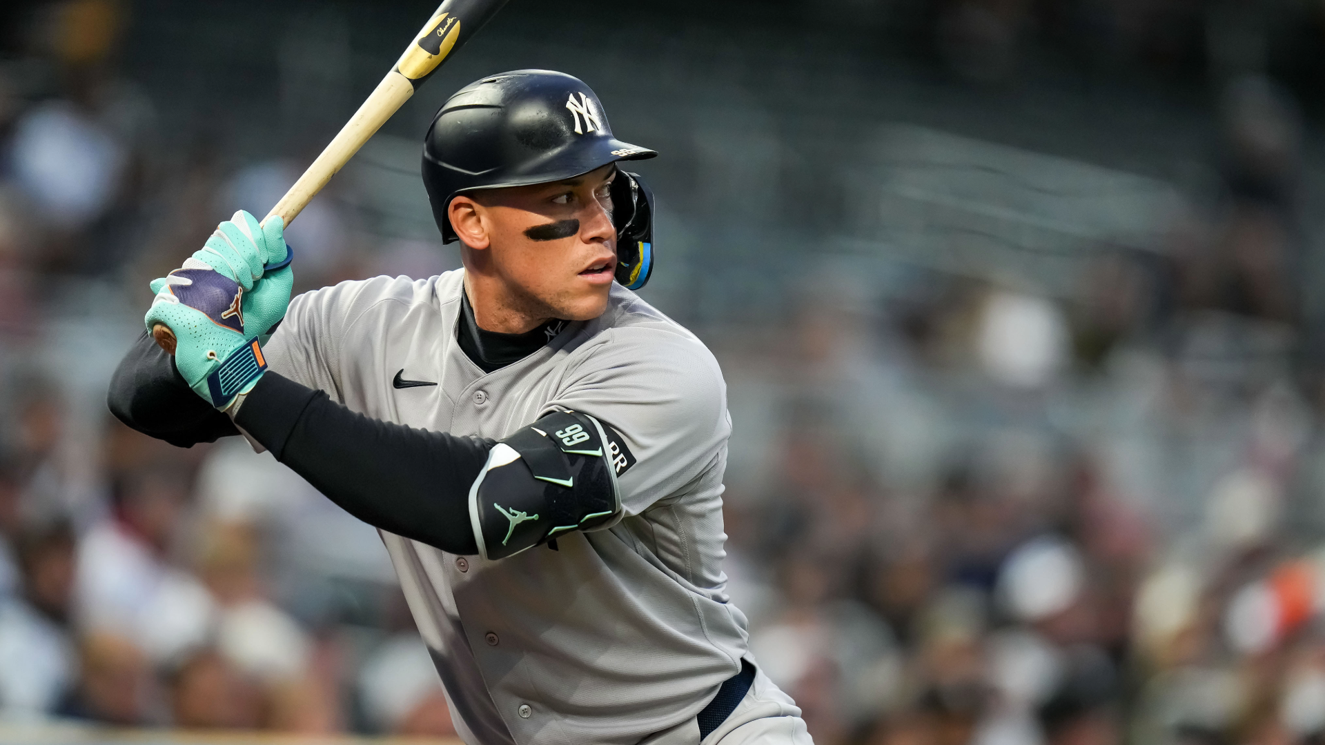 Aaron Judge exits Yankees game with lower leg tightness as injury concerns flare up amid tight AL East race