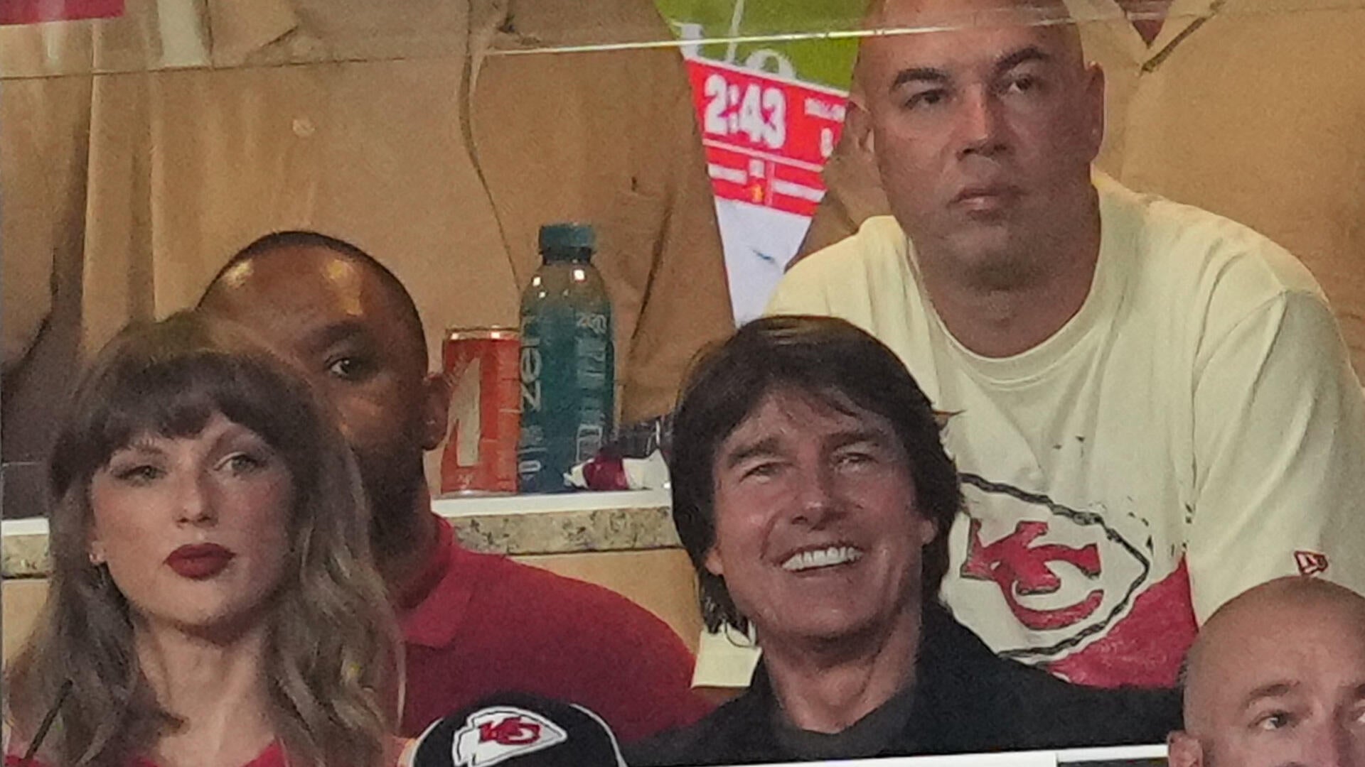 Here's what Tom Cruise and Taylor Swift talked about at the Chiefs' NFL opener