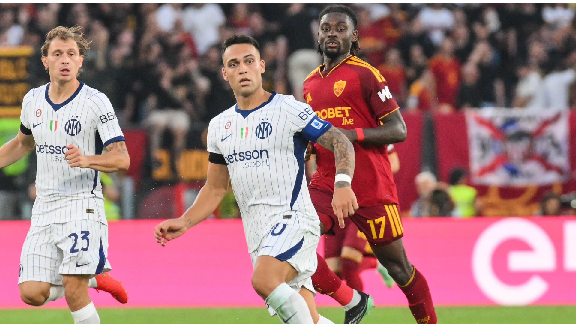 Martinez brace saves Inter in Serie A top-two clash with Roma