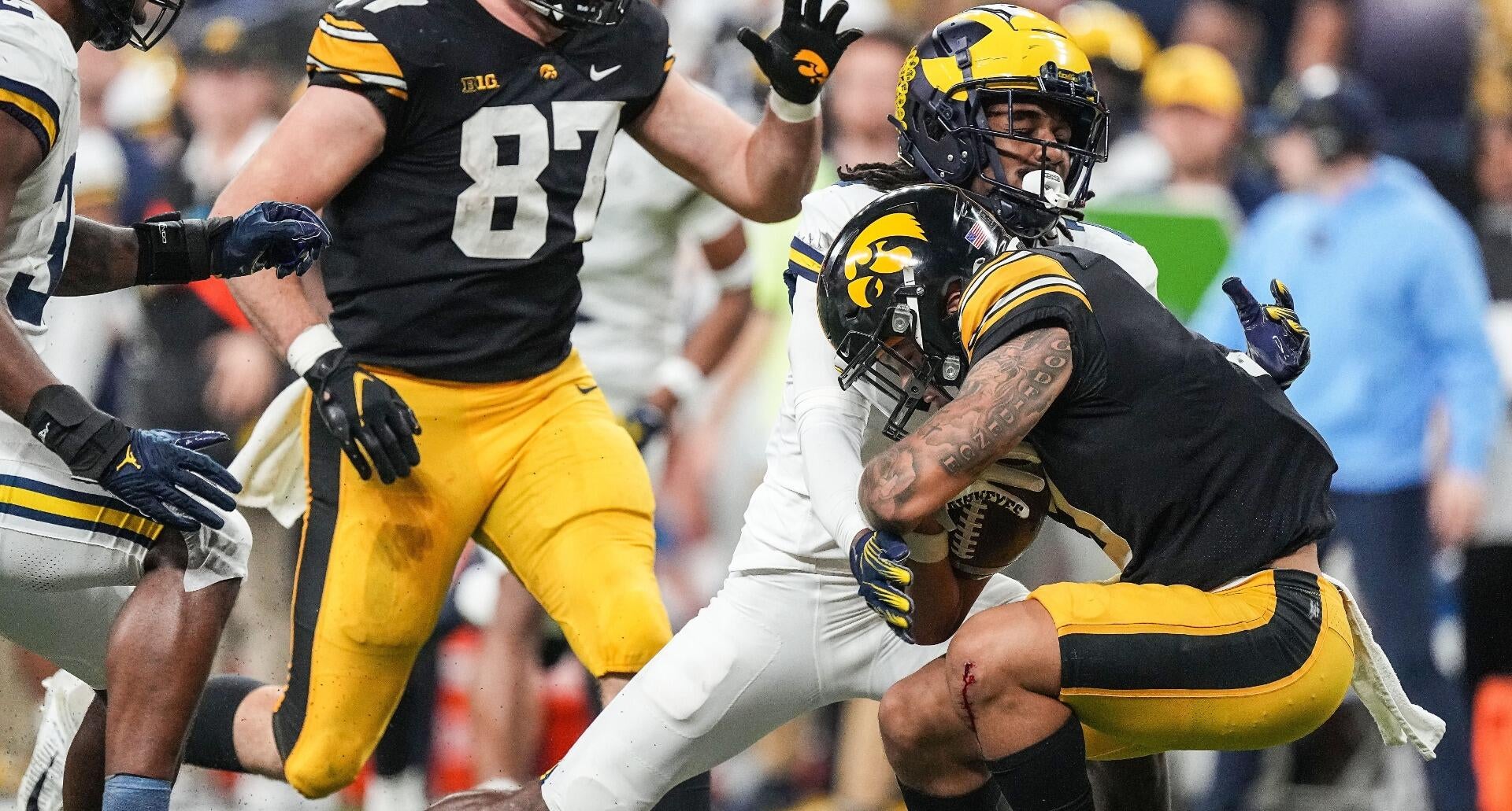 Iowa vs. Michigan Big Ten CFB odds: Two of nation's top defenses equals lowest betting total by far in Week 4