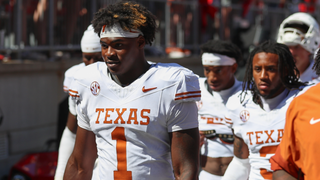 Texas DE Colin Simmons draws penalty for ‘simulating use of restroom’ while celebrating sack vs. Tennessee