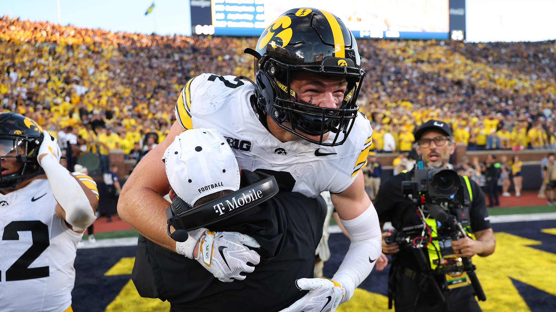 College football winners, losers in Week 4: Iowa emerges as Big Ten title threat, John Mateer struggles again