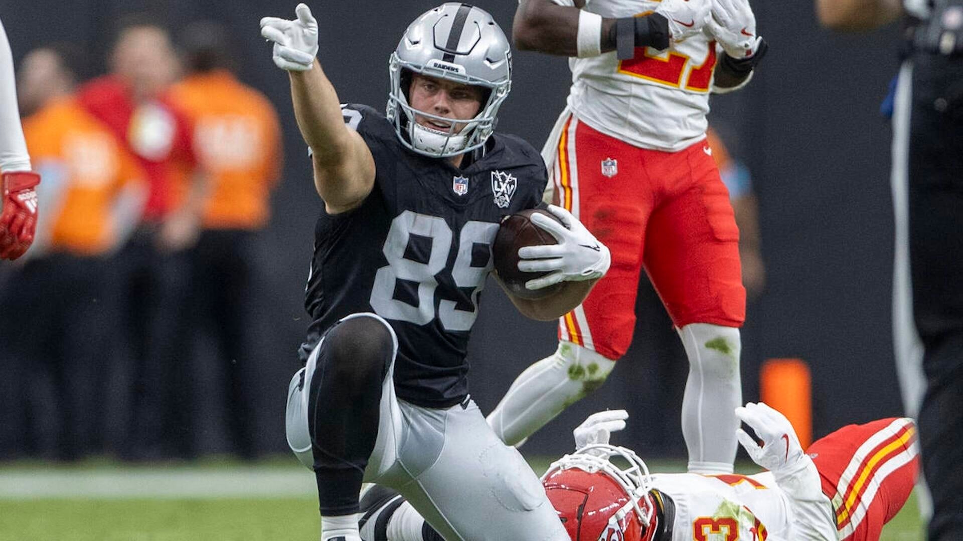 NFL Week 4 player prop bets: Raiders' Brock Bowers among best anytime TD bets