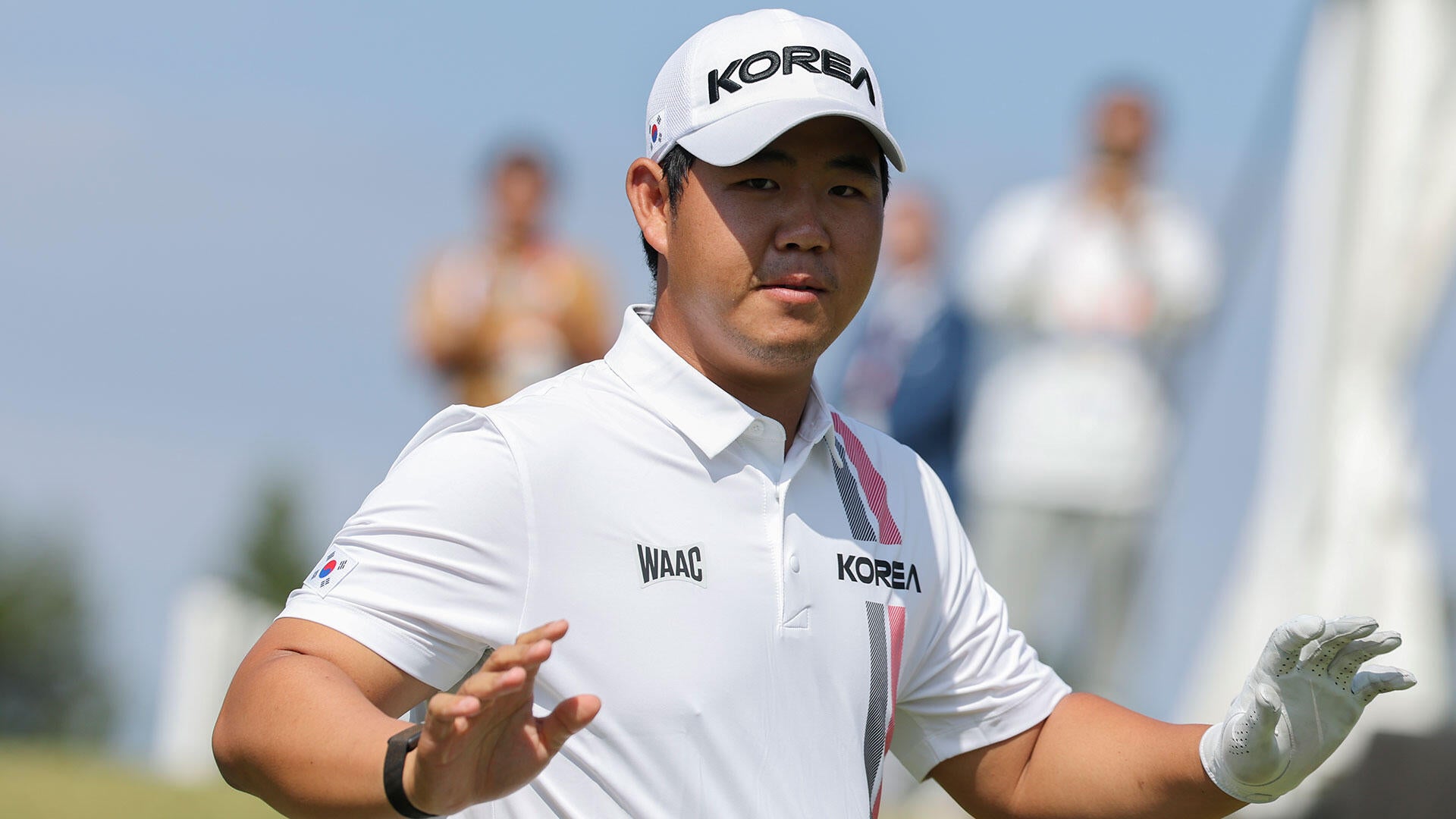 High stakes, external pressure bring out best in Tom Kim, Adrian Meronk over wild golf weekend