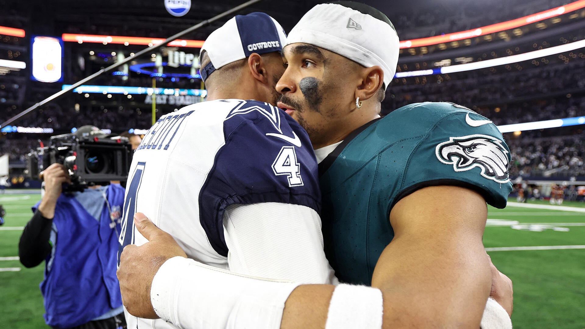 Dak Prescott delivers message to NFL players after Jalen Hurts' blood-clot diagnosis