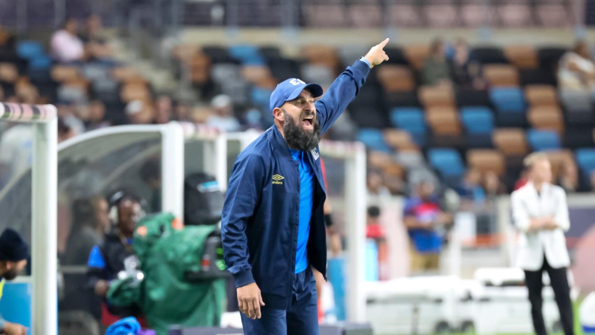 'No free coffees': El Salvador coach strips perks, publicly blasts players a month before facing USWNT