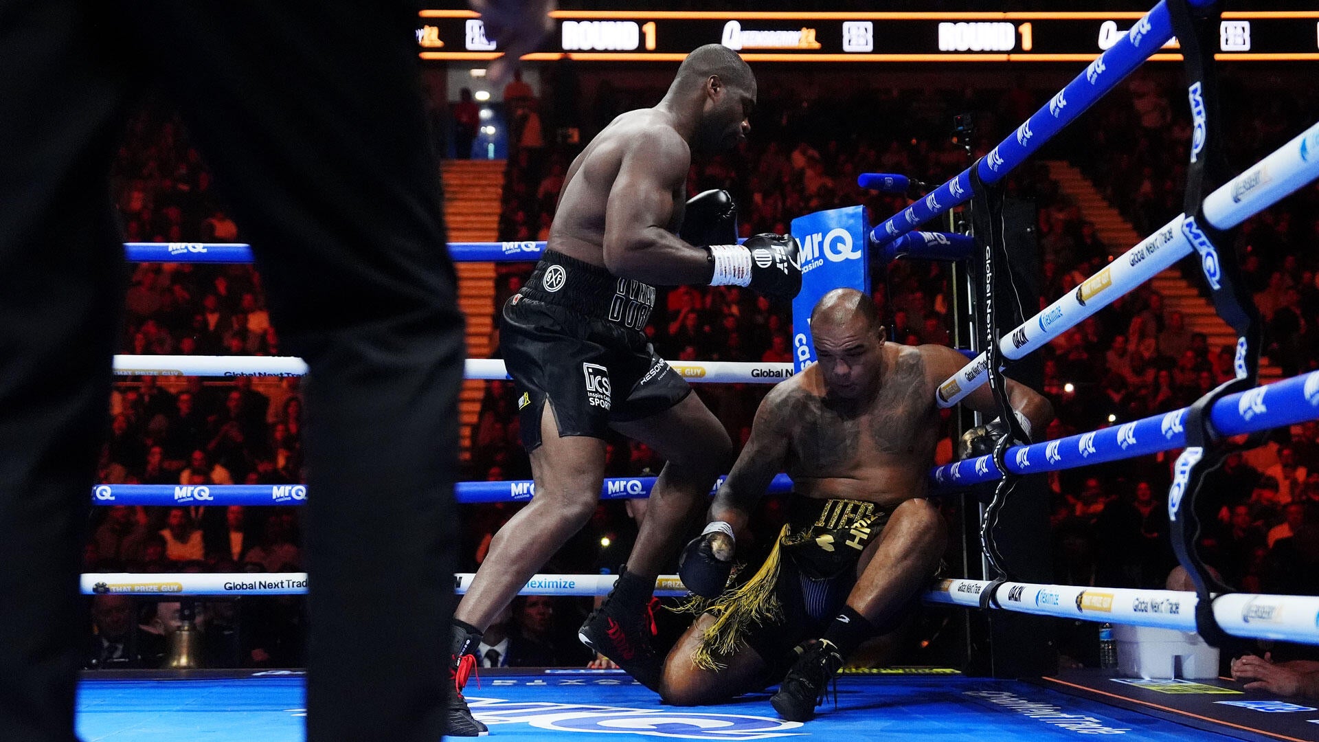 Daniel Dubois runs through Fabio Wardley with second-round TKO to retain heavyweight title