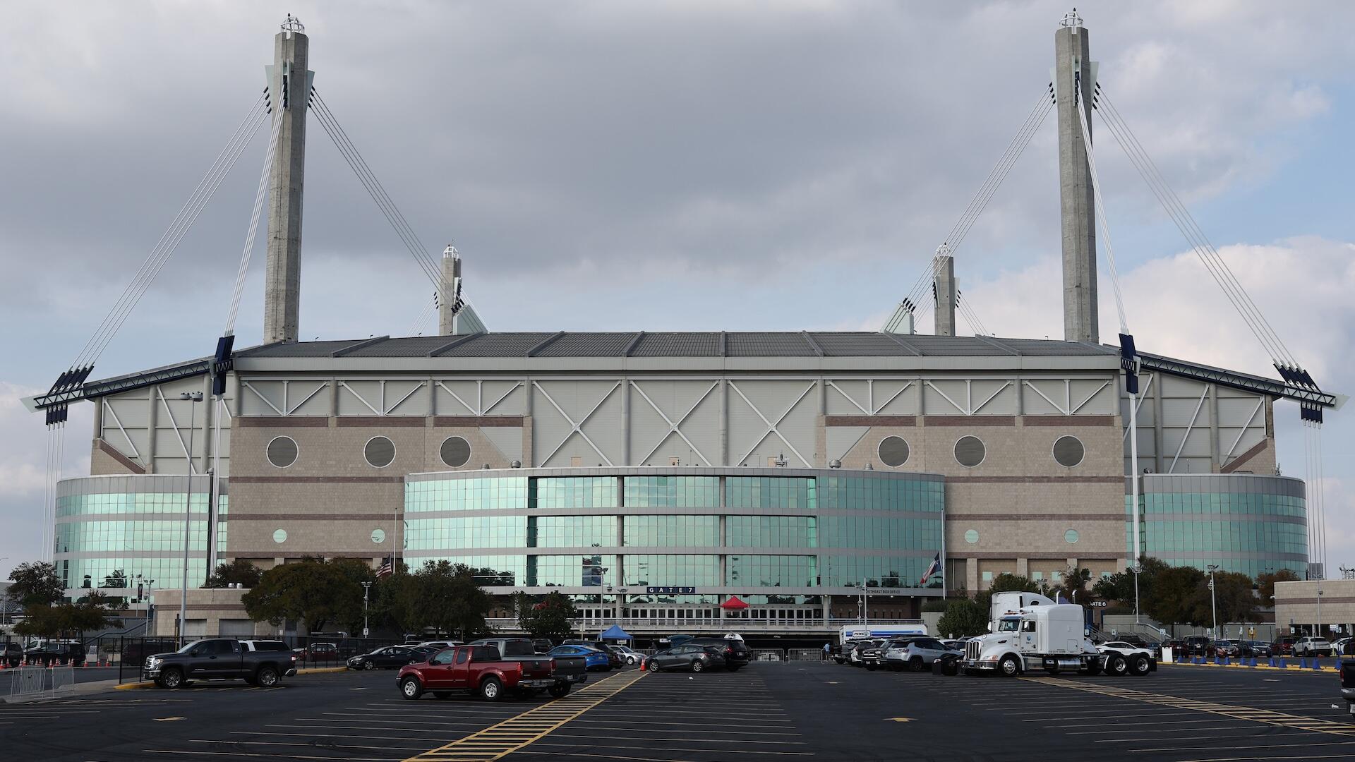 Military service member dies after fall from Alamodome rafters before UTSA vs. Navy