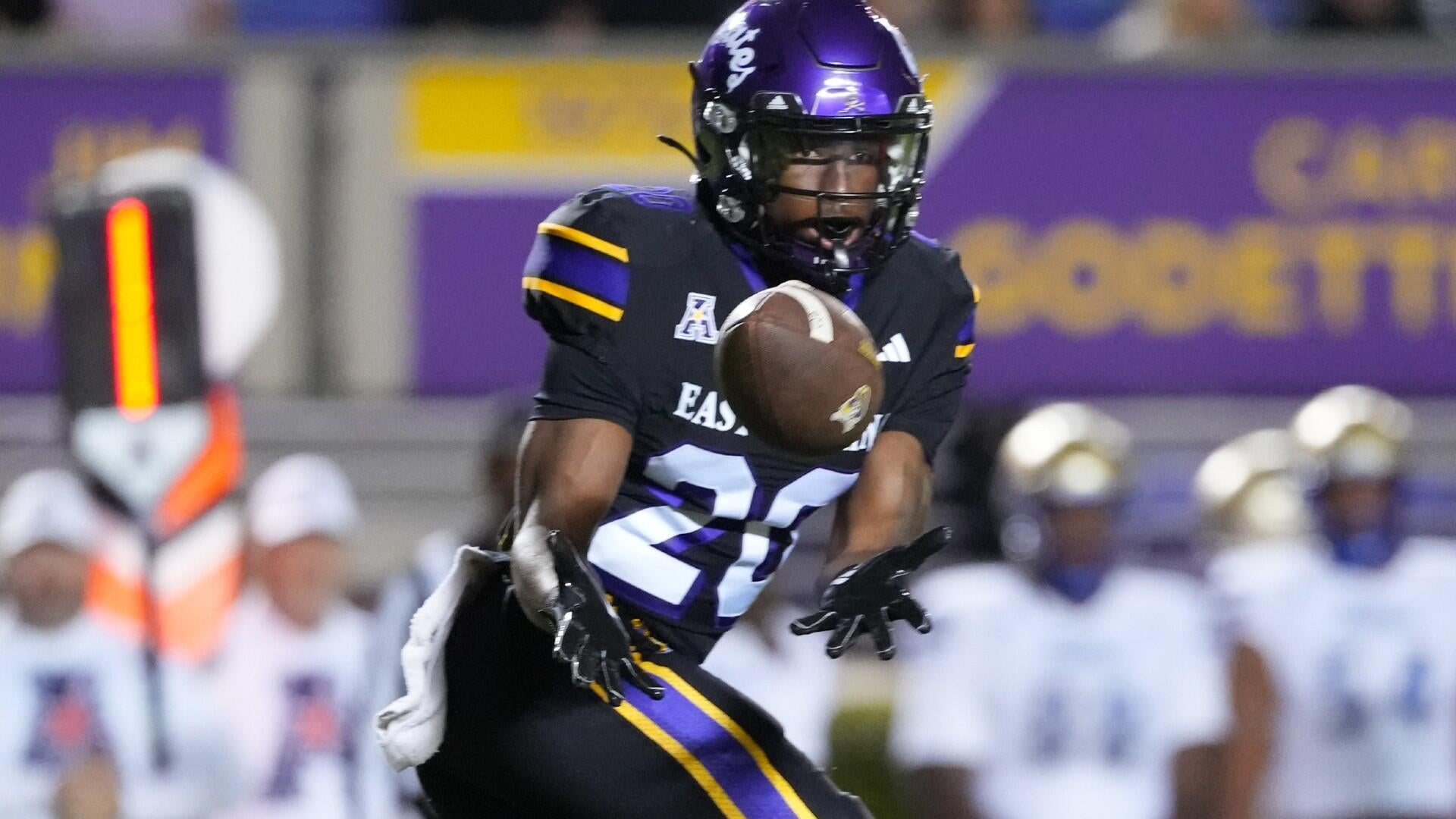 East Carolina vs. Memphis odds, prediction, time: Week 8 college football Thursday picks by proven model