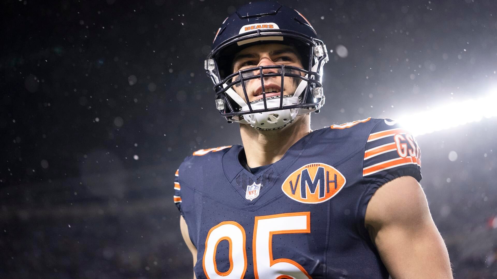 Bears TE Cole Kmet believed to have suffered season-ending knee injury
