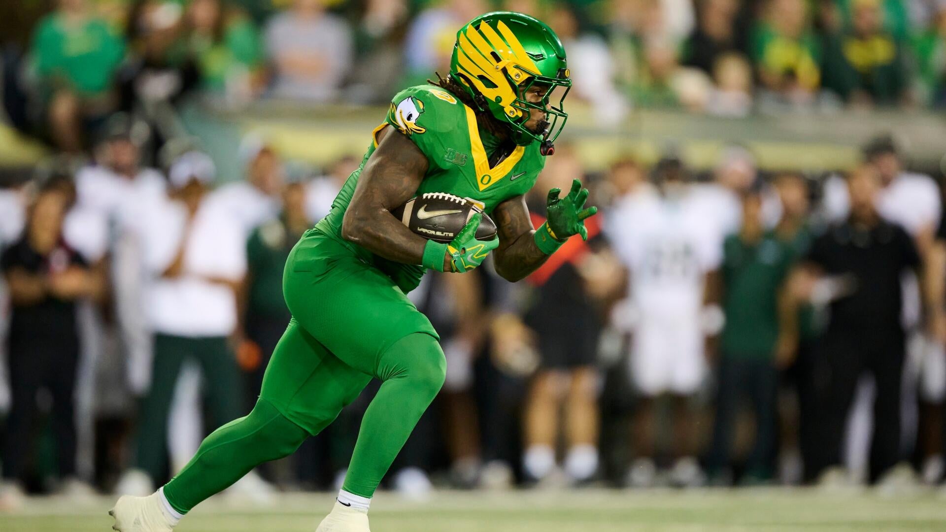 College football score predictions for Week 9, 2026: Model backs Oregon (-3.5) against Northwestern
