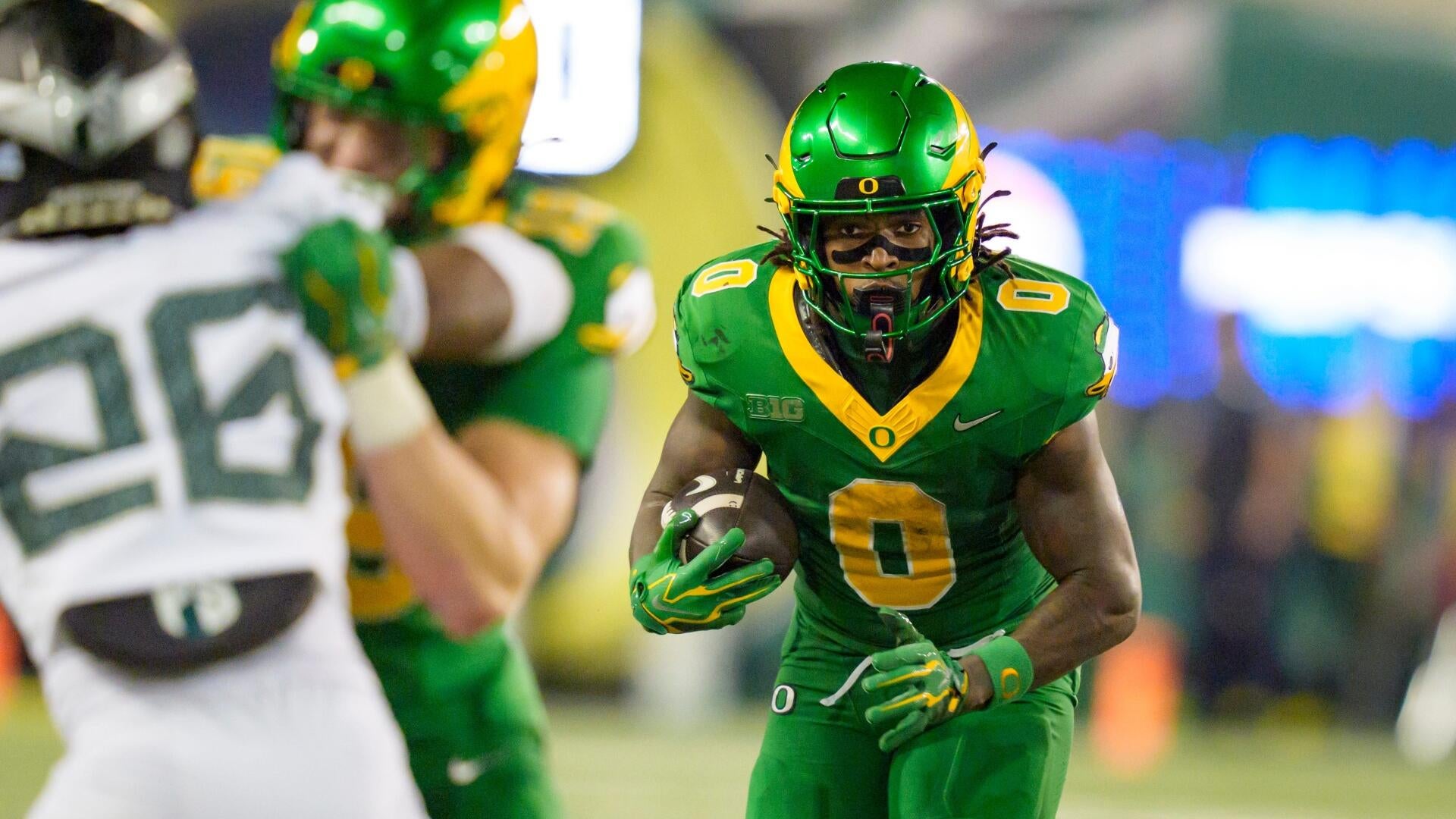 College football score predictions for Week 9, 2026: Model backs Oregon (-3.5) against Northwestern