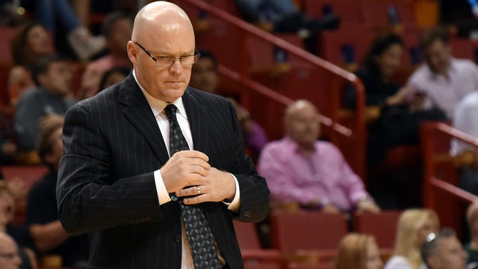 Scott Skiles coaching the Magic