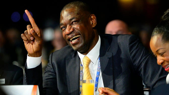 Dikembe Mutombo wags his finger at the legends brunch