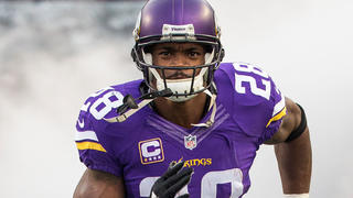 Vikings Spoil Adrian Peterson's Return With a Tribute to Randy Moss - The  New York Times