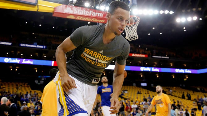 Stephen Curry gets ready