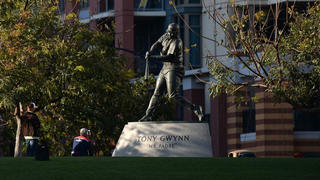 Tony Gwynn's family sues tobacco industry over star's death