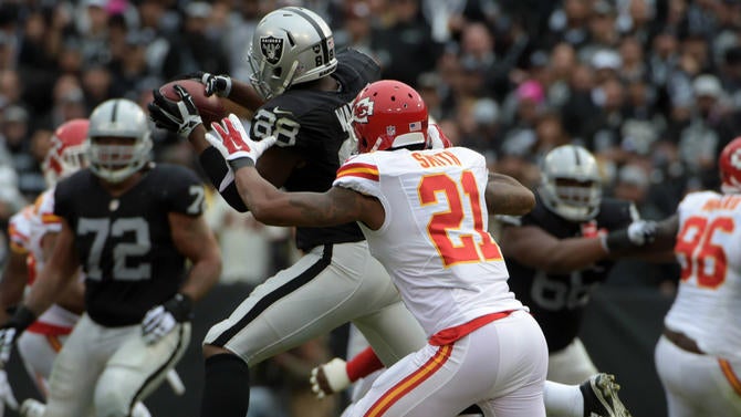 clive-walford-sean-smith-raiders-chiefs.jpg