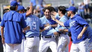 Royals score 7 runs in 9th for historic comeback vs. White Sox