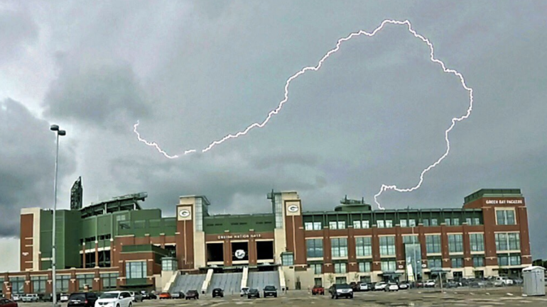 LOOK: Lightning over Lambeau Field looks shockingly like 