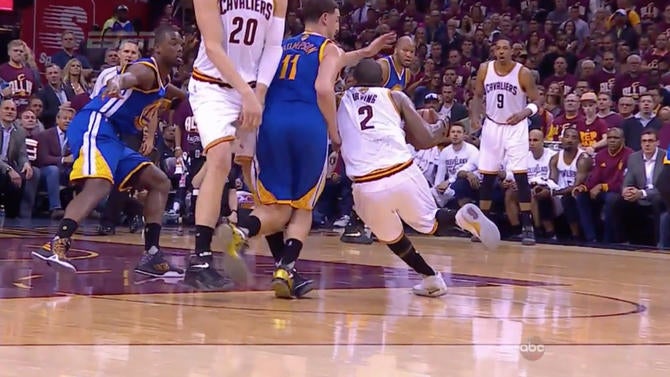 Klay Thompson takes a hit in Game 3