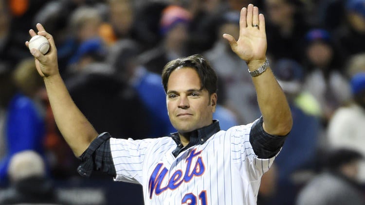 Mike Piazza agrees to buy Italian soccer team