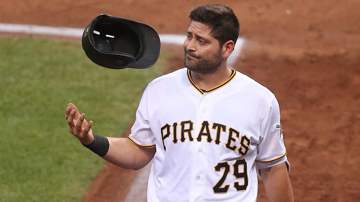 Pirates cut ties with catcher Francisco Cervelli