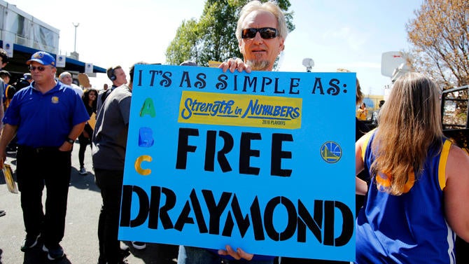 A #FreeDraymond sign at Game 5 of NBA Finals
