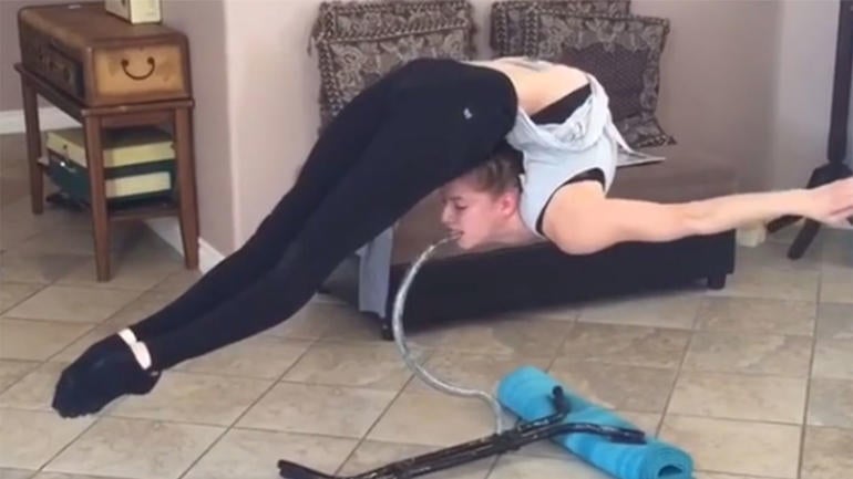 WATCH: Contortionist does superhuman things that will make 