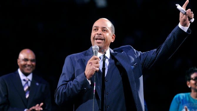 Dell Curry is honored in Charlotte