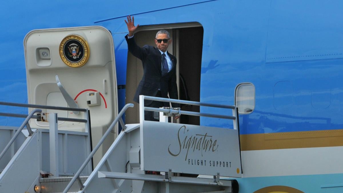 President Obama stayed on Air Force One after landing to watch end of ...
