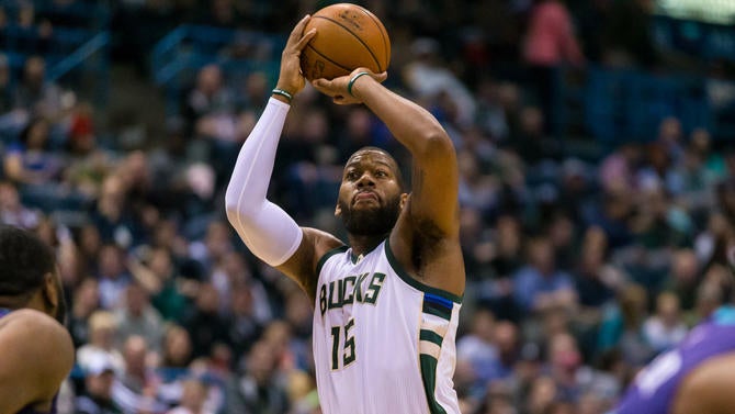 Greg Monroe shoots