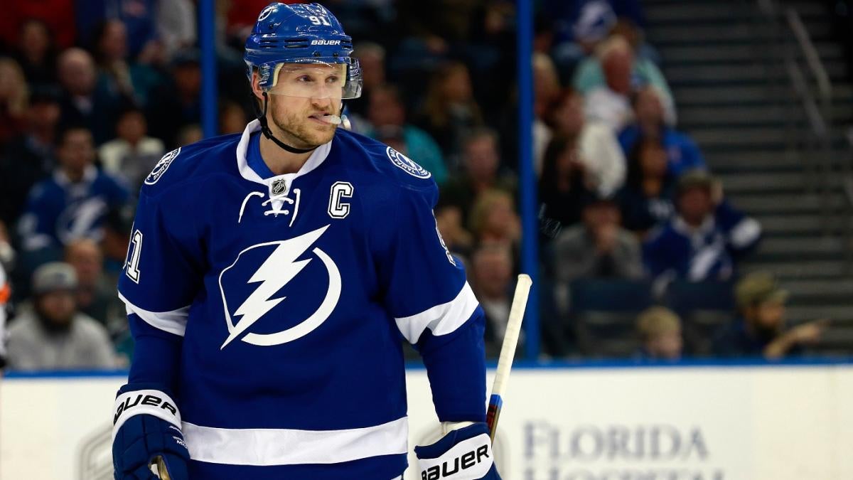 Steven Stamkos decides to re-sign with Lightning