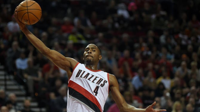Moe Harkless grabs a rebound