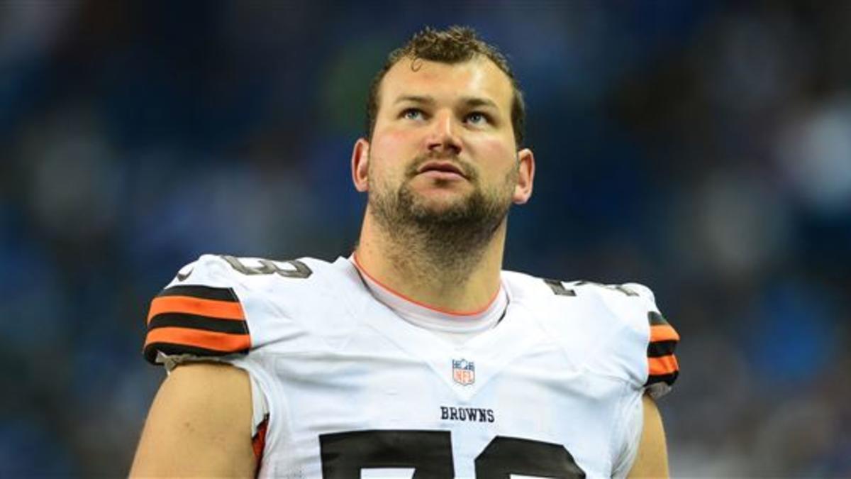 Joe Thomas Named Browns Walter Payton Man Of The Year Cbssports Com