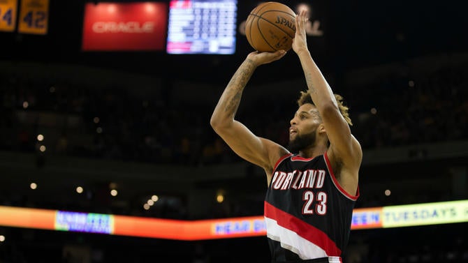 Allen Crabbe shoots a 3