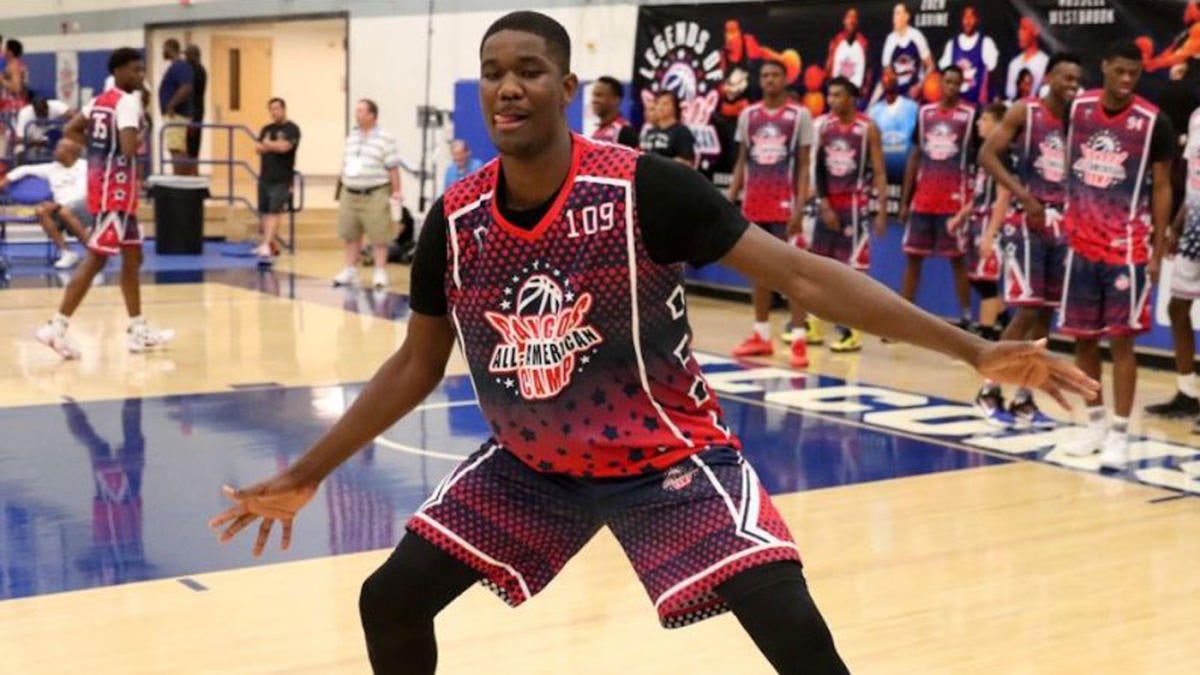 Hillcrest Hoops courting top 2017 prospect DeAndre Ayton to join