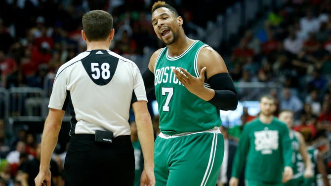 Jared Sullinger talks to a ref