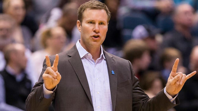 Fred Hoiberg coaching the Bulls