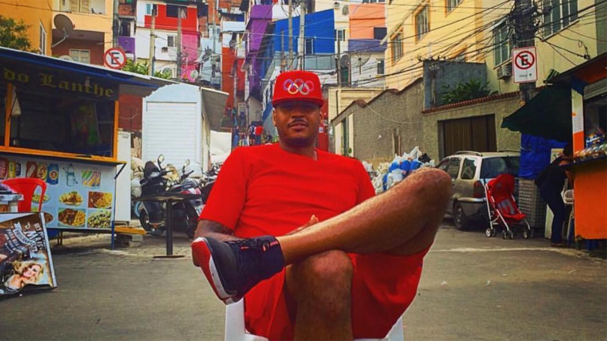 LOOK: Carmelo Anthony spends day hooping with kids in Rio favelas ...