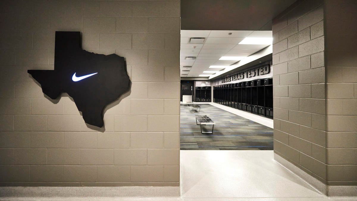Look Pictures Emerge Of Cowboys Locker Room The Star At New Practice Facility Cbssports Com