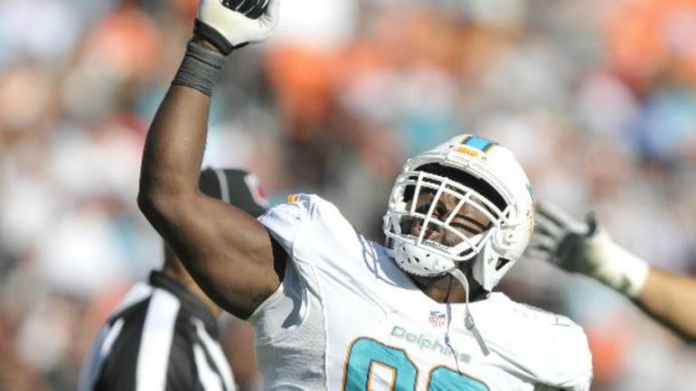 Report Dolphins Bring Earl Mitchell Back From Ir