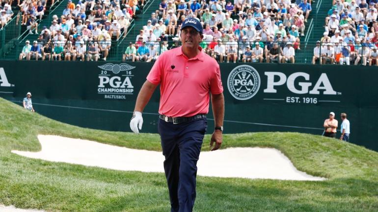 Phil Mickelson won a Ryder Cup chipping contest right-handed in ...