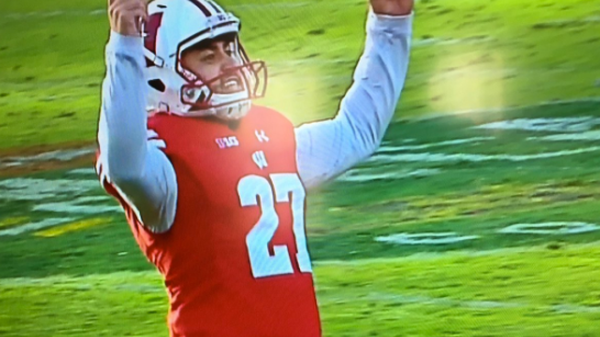 LOOK: Wisconsin kicker honors late Nebraska punter with game-winning FG ...